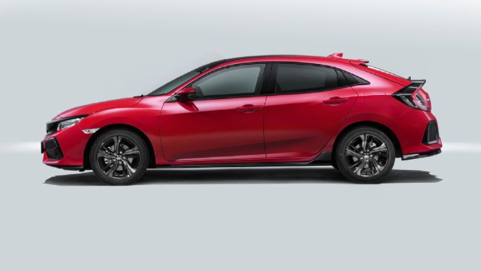 Το Honda Civic έχει νέα ανάρτηση με Γόνατα ΜακΦέρσον μπροστά και αντιστρεπτική δοκό και με πολλαπλούς συνδέσμους στον πίσω άξονα και ένα νέο άκαμπτο υποπλαίσιο.